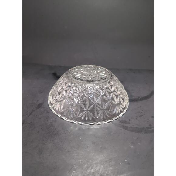 Clear Pressed Glass Serving Bowl, 10" Glass Bowl,‎ Tableware, Vintage Glassware - Picture 5 of 10